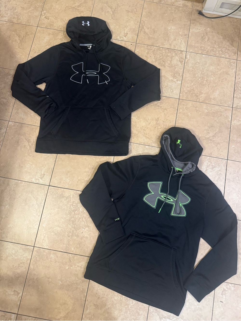 Under Armour Men's Black  Men's Black Athletic Hoodie Sweatshirt Hoodie x 2